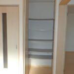★家賃1ヶ月無料キャンペーン中! ■駐車場2台付き(並列) ■マックスバリュ吉敷店まで徒歩約6分 ■24時間生活見守り駆け付けサービス付き グランメゾンK 2DK(2階角部屋) ■都市ガス給湯 ■エアコン2台&シャッター雨戸付き 画像12 ★家賃1ヶ月無料キャンペーン中! ■駐車場2台付き(並列) ■マックスバリュ吉敷店まで徒歩約6分 ■24時間生活見守り駆け付けサービス付き グランメゾンK 2DK(2階角部屋) ■都市ガス給湯 ■エアコン2台&シャッター雨戸付き 画像12