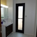 (お引き渡し済み)矢原③ ■建坪52坪(積水ハウス)4LDDKK(広いサンルームインナーバルコニー付き)外階段付きで2世帯住宅や店舗併用住宅としても可能 ■雨に濡れずに出入り出来る屋根付き駐車場3台可能(縦列含む) ■新築同様に再生リフォーム済 ■矢原(大歳校区)高級中古住宅3,300万円 ■オール電化(エコキュート) ■保健所の水質検査合格済みの地下水(17mボーリング済みの天然水)を使用で水道代が不要 ■既存住宅売買瑕疵担保責任保険(5年間)付き 画像20 (お引き渡し済み)矢原③ ■建坪52坪(積水ハウス)4LDDKK(広いサンルームインナーバルコニー付き)外階段付きで2世帯住宅や店舗併用住宅としても可能 ■雨に濡れずに出入り出来る屋根付き駐車場3台可能(縦列含む) ■新築同様に再生リフォーム済 ■矢原(大歳校区)高級中古住宅3,300万円 ■オール電化(エコキュート) ■保健所の水質検査合格済みの地下水(17mボーリング済みの天然水)を使用で水道代が不要 ■既存住宅売買瑕疵担保責任保険(5年間)付き 画像20