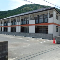 ■敷金0&礼金0！ ■エアコン2台 ■1階のみペット可(猫も可) イーストコート2DK(1階&2階) ■都市ガス給湯 ■2口ガスコンロ設置 ■生活保護受給者も対応 ■全室雨戸付き