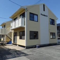 ★家賃1ヶ月無料キャンペーン中！ ■敷金0&礼金0！ ■エアコン2台 3DK ■車2台以上も可 ■24時間生活見守り駆け付けサービス付き フロンティアＢ (1階角部屋) ■ペット(ネコも)可 ■都市ガス給湯