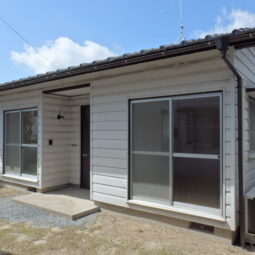 ★家賃1ヶ月無料キャンペーン中！ ■敷金0＆礼金0 ■ペット可(ネコも可) ■エアコン2台 ■24時間生活見守り駆け付けサービス付き 平井清水貸家3DK ■戸建て ■小型普通車まで1台のみ駐車可