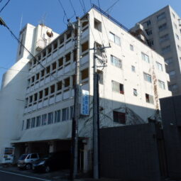 ■山口駅より徒歩4分 ■ペット(ネコも)可 ■敷金0&礼金0 住宅生協第10ビル ■広い3LDK ■3階エレベーター付き ■都市ガス給湯 ■駐車場は無し ■24時間生活見守り駆け付けサービス付き